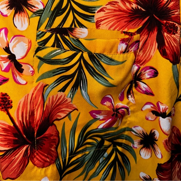 Pacific and Co. Hawaiian Floral Button Up Shirt - Picture 5 of 11